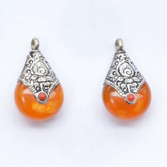 Handmade White Metal Rain Drop Shape Pendant - Picture 2 of 3